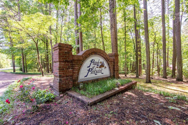 view of community / neighborhood sign