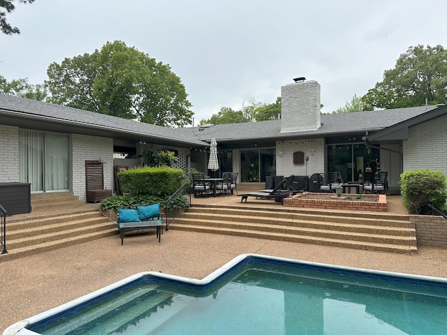 view of swimming pool featuring a patio