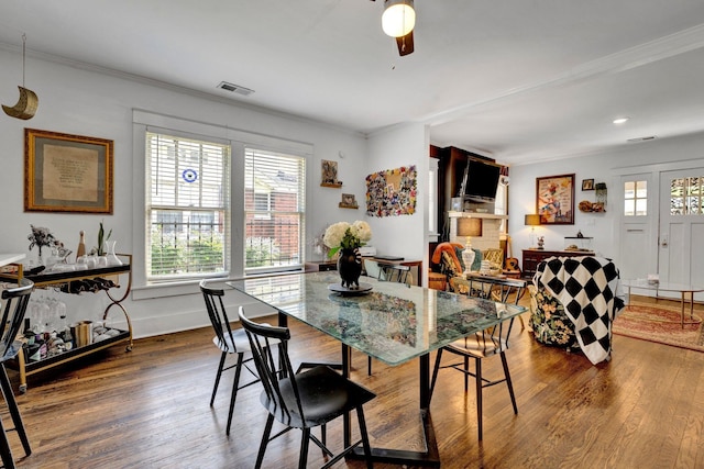 dining area featuring ceiling fan, hardwood / wood-style floors, and crown molding