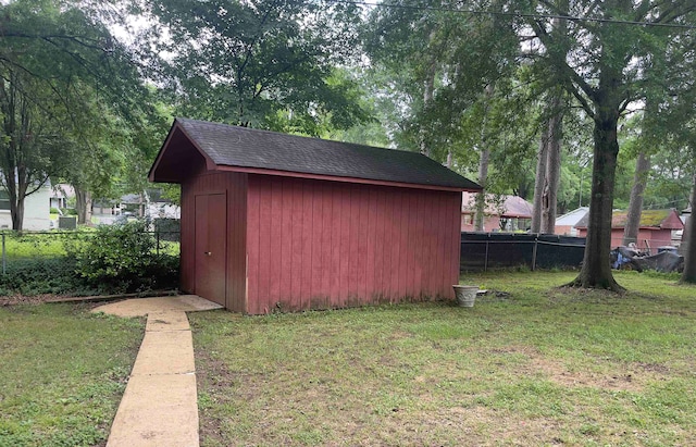 view of shed / structure with a yard