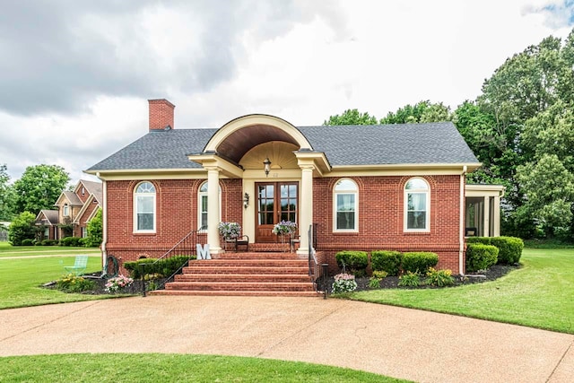 view of front of house with a front lawn