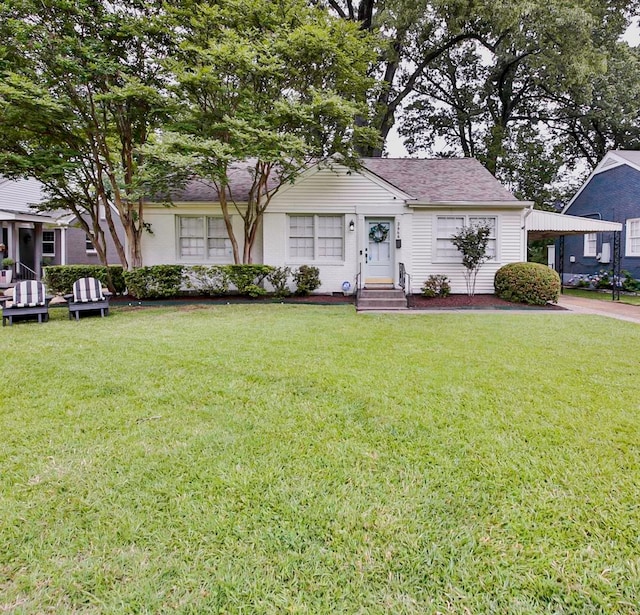 view of front of house with a front lawn