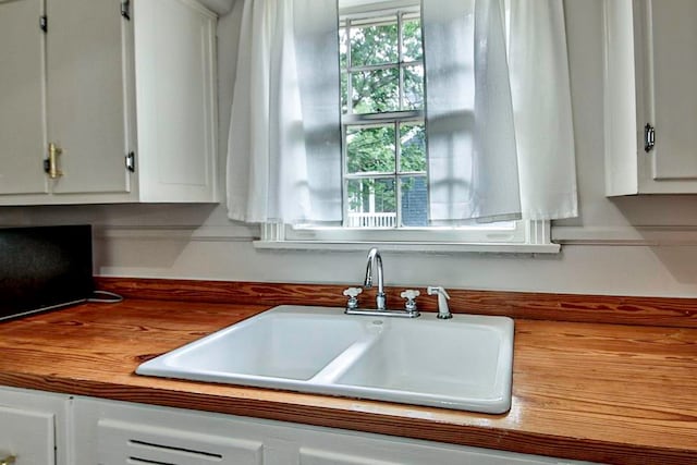 room details featuring sink