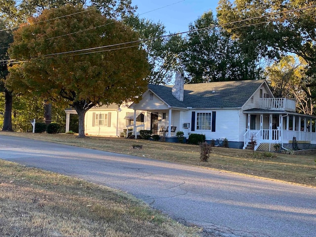 view of front facade featuring a porch