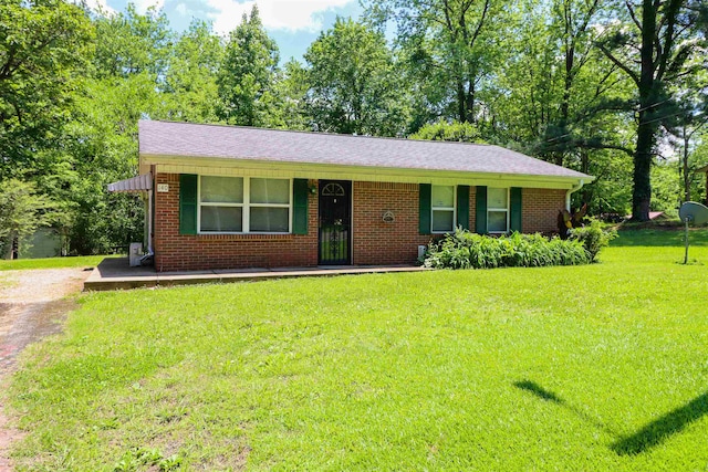 ranch-style house featuring a front lawn