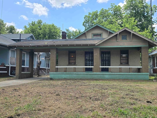 view of front of house featuring a front lawn and a porch