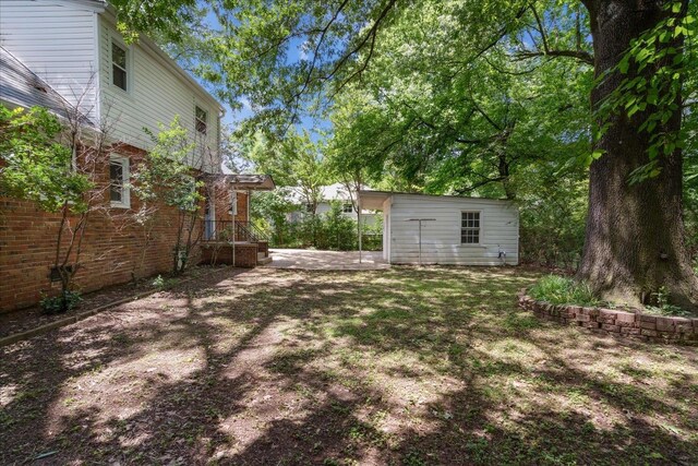 view of yard featuring a patio area