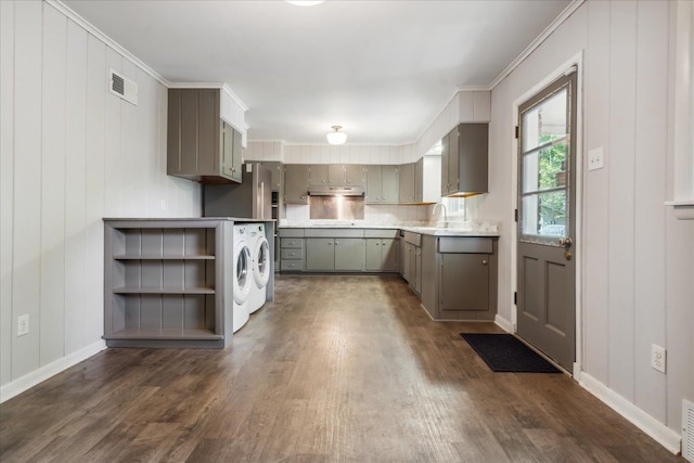 kitchen with dark hardwood / wood-style floors, gray cabinets, crown molding, and independent washer and dryer