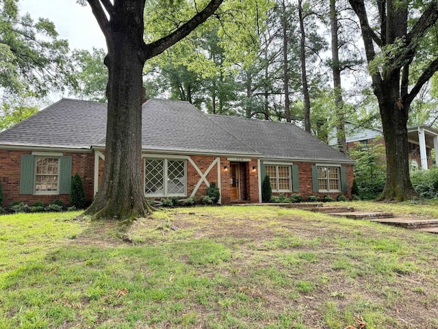 ranch-style house featuring a front lawn