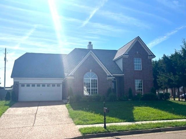 front of property featuring a front lawn