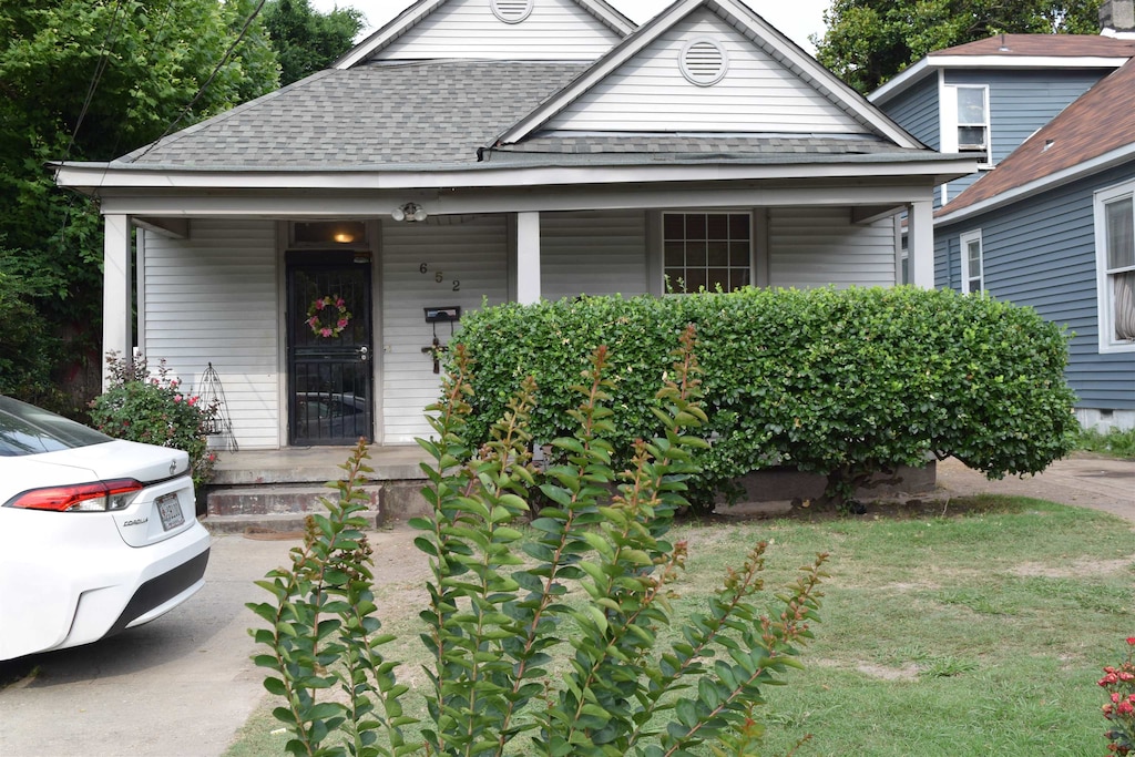 bungalow-style home featuring a front yard and a porch