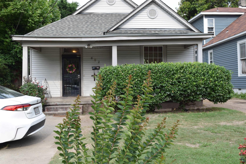 bungalow-style home with covered porch