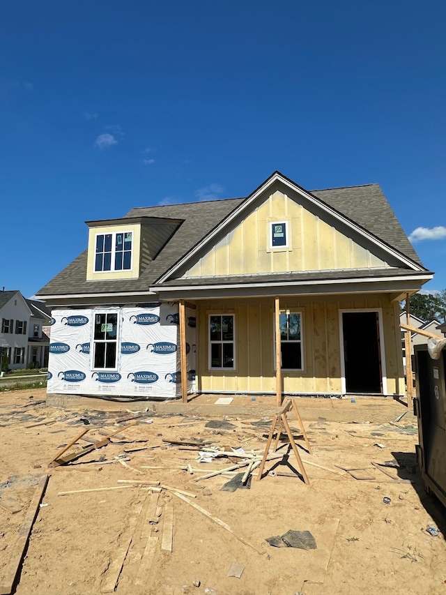 view of front of property featuring a patio area