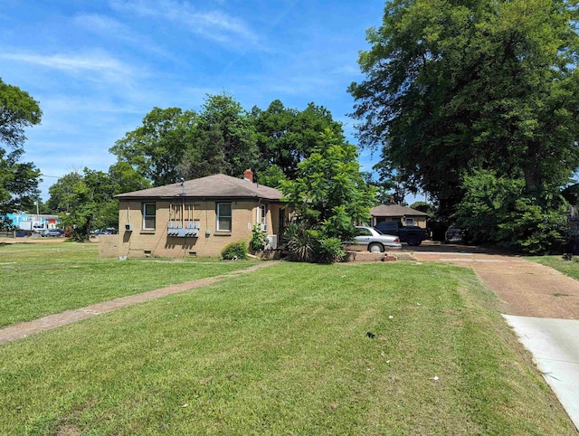 view of front of property with a front yard