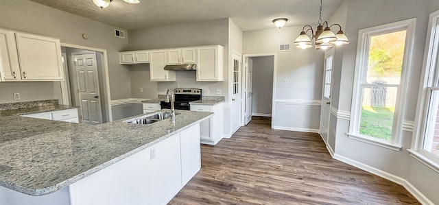 kitchen featuring a textured ceiling, decorative light fixtures, a notable chandelier, white cabinetry, and stainless steel electric range