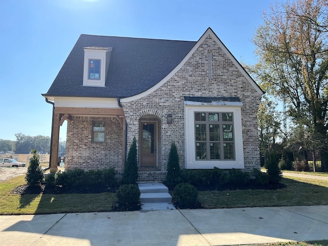 view of front facade with a front lawn