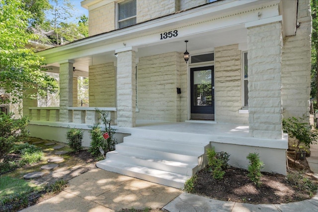 entrance to property featuring a porch