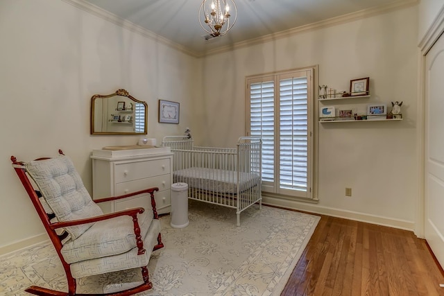 living area with a chandelier, hardwood / wood-style flooring, and crown molding