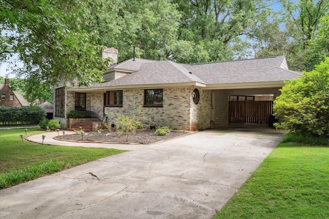 view of front of house featuring a front lawn and a carport