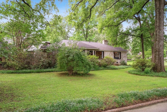 view of front of property with a front lawn