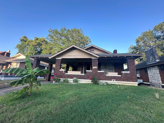 view of front of house with a front lawn