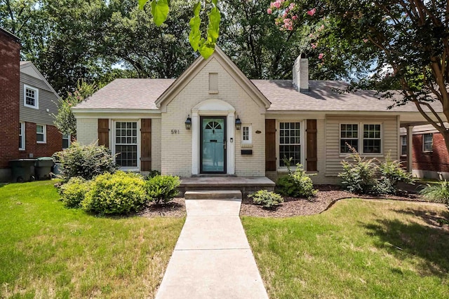 view of front facade featuring a front yard