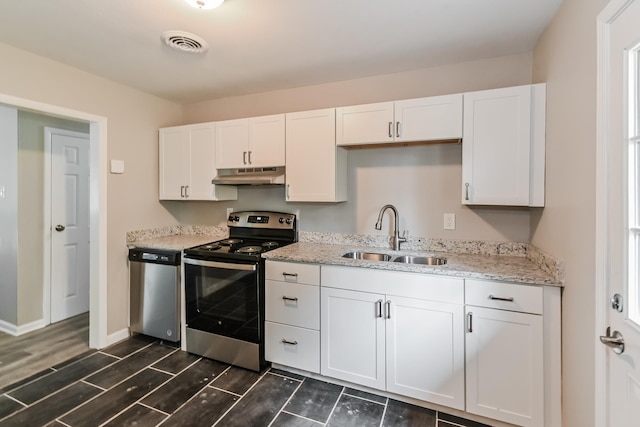 kitchen featuring under cabinet range hood, stainless steel appliances, white cabinetry, and a sink