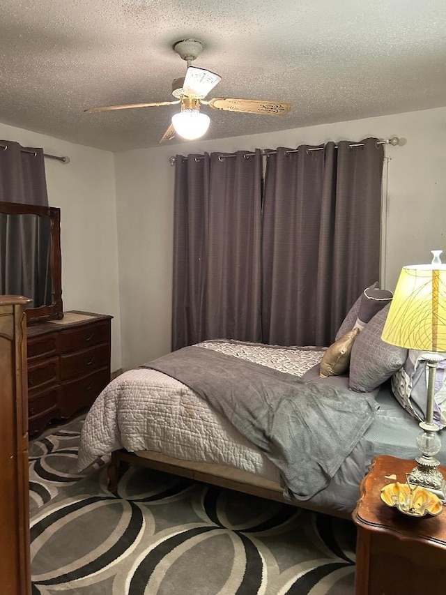 bedroom featuring a textured ceiling, ceiling fan, and carpet flooring