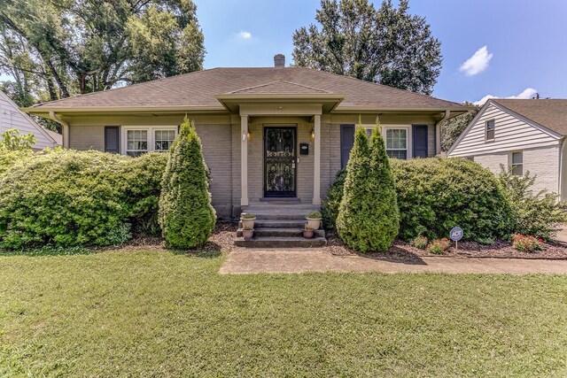 view of front of home with a front lawn