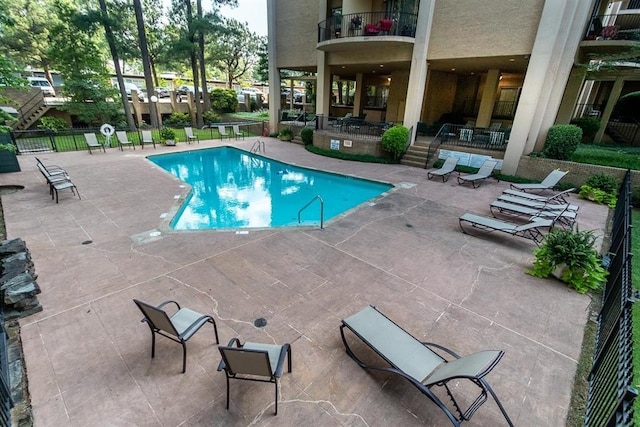 view of swimming pool featuring a patio area