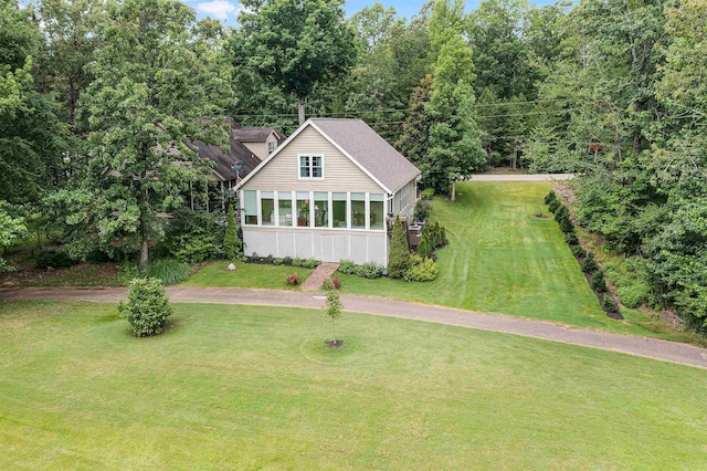 view of front of home featuring a front lawn