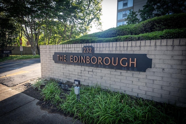 view of community / neighborhood sign