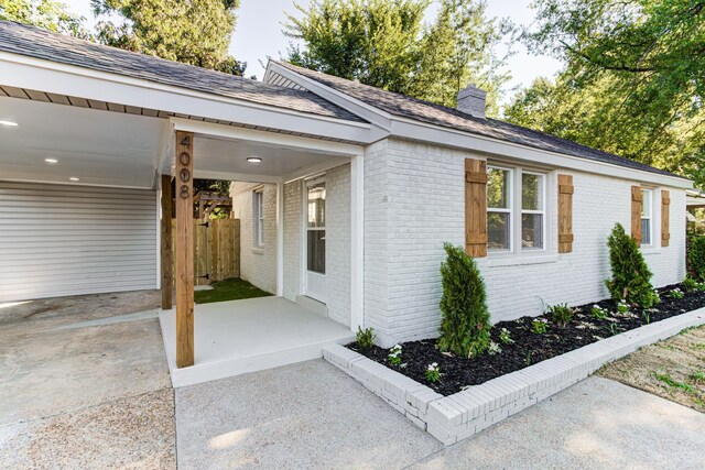 ranch-style home with a front lawn