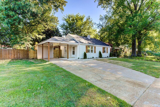 single story home with a front lawn