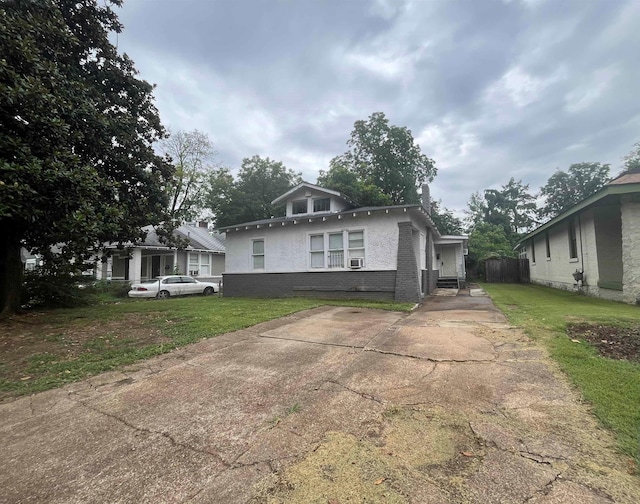 view of front of house with a front yard, fence, and brick siding