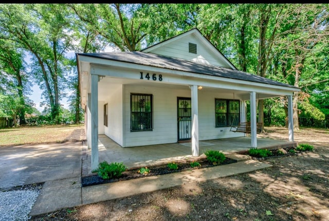 view of front facade with a porch