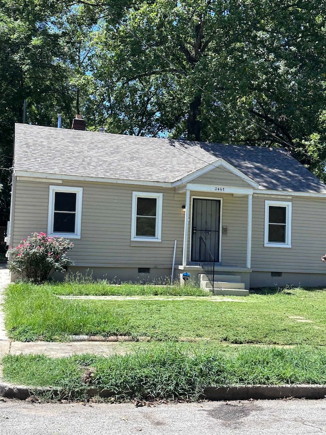 view of front facade with a front yard