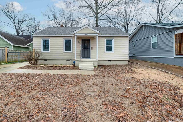 view of front of home featuring a front yard