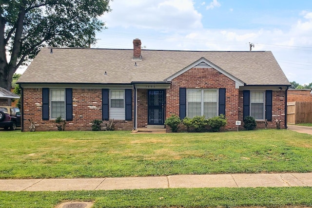 ranch-style house featuring a front yard