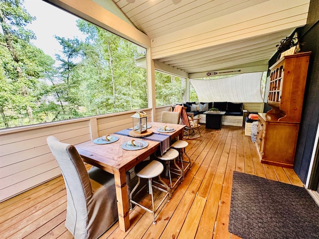 deck with ceiling fan and outdoor dining space