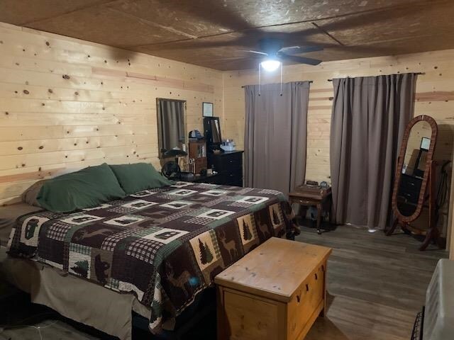 bedroom featuring hardwood / wood-style flooring and ceiling fan