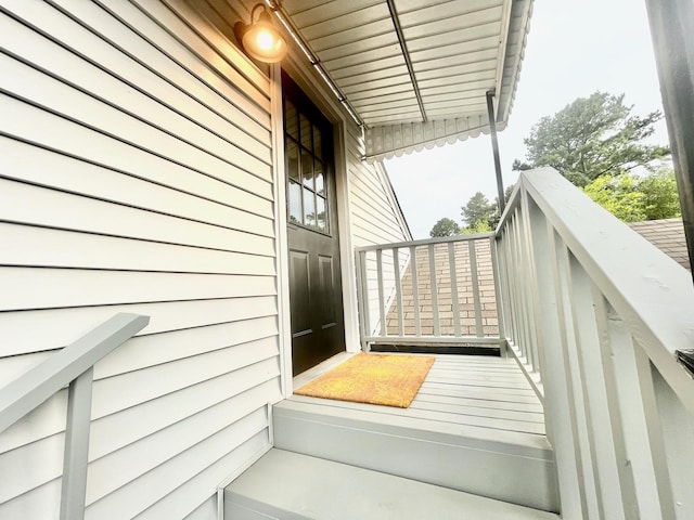 exterior space featuring a balcony