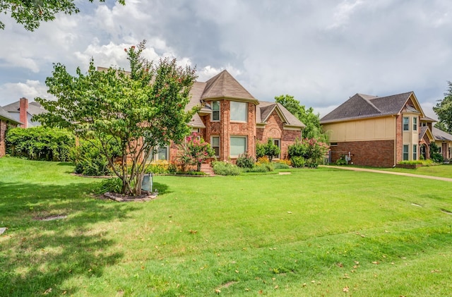 view of front of home featuring a front lawn