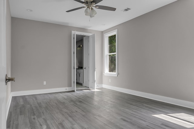 unfurnished room with wood-type flooring and ceiling fan