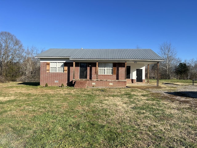 view of front of property with a carport and a front yard