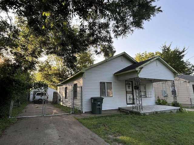 view of front of house with a porch and a front lawn