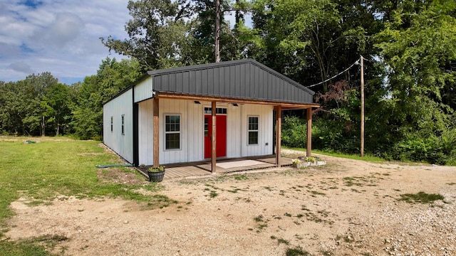 view of outdoor structure featuring a lawn