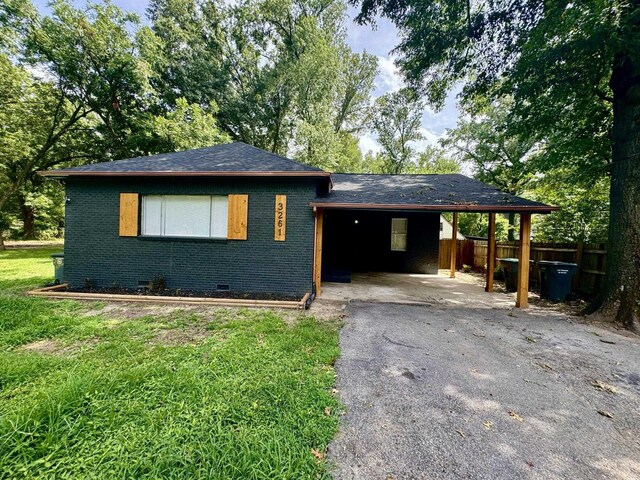 view of front facade featuring a carport and a front yard