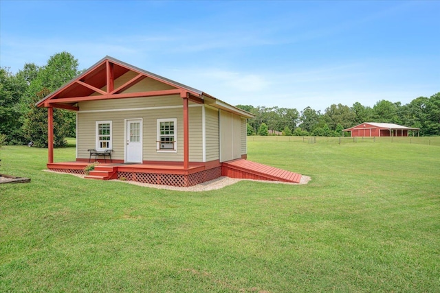 back of house featuring a lawn