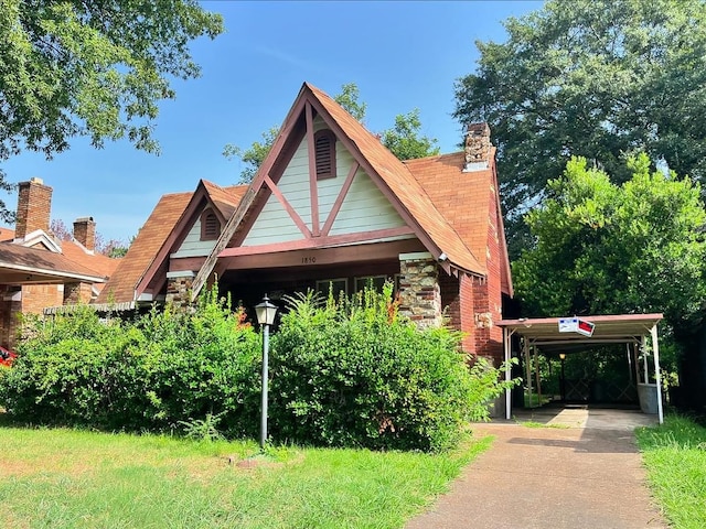 view of front of home featuring a carport